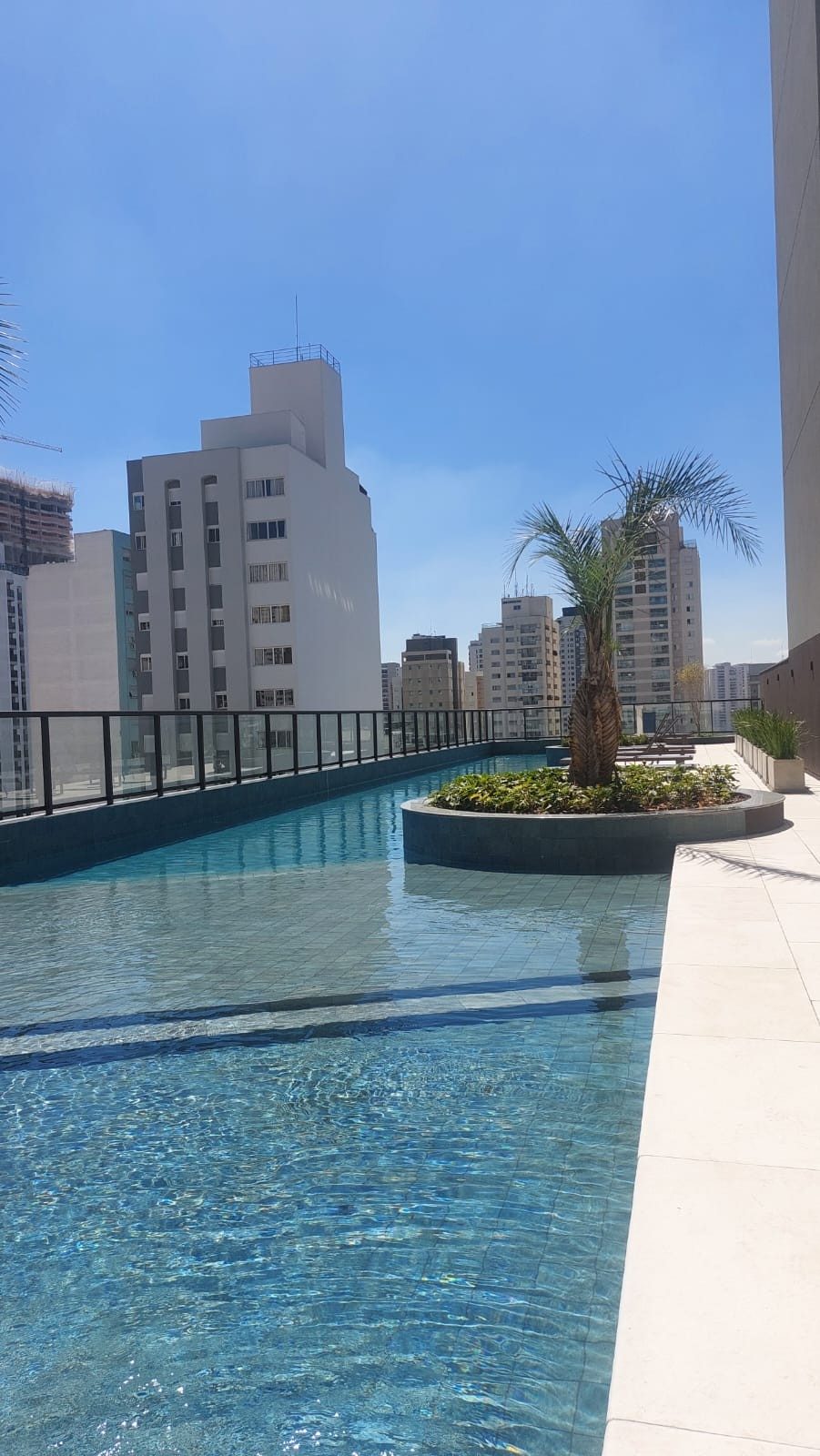 Foto real da piscina do Essential Perdizes